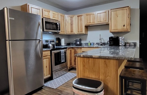 Twin Falls House | Clean & Cozy! - HOT TUB Hideaway!