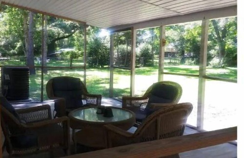 Goose Creek Cottage | Clean, cozy, private