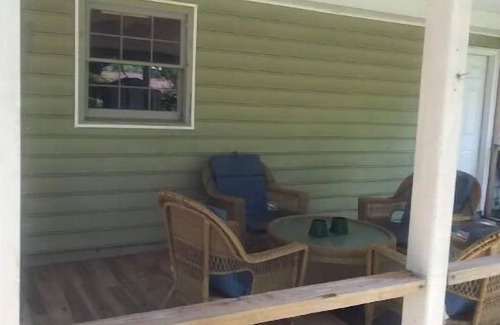 Goose Creek Cottage | Clean, cozy, private