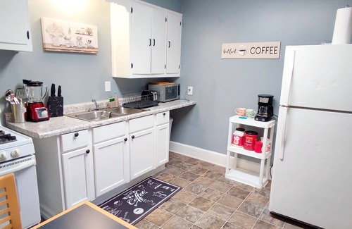 Near Eastside House | Clean/Cozy Studio 2-Near DT Indianapolis/Queen Bed