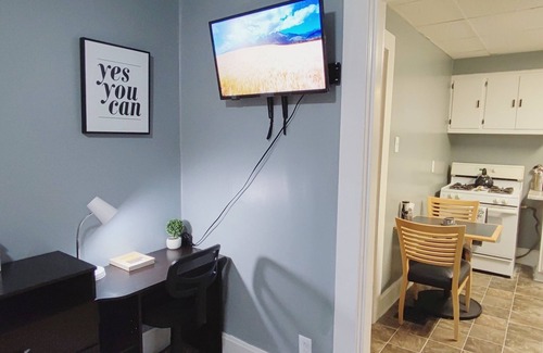 Near Eastside House | Clean/Cozy Studio 2-Near DT Indianapolis/Queen Bed
