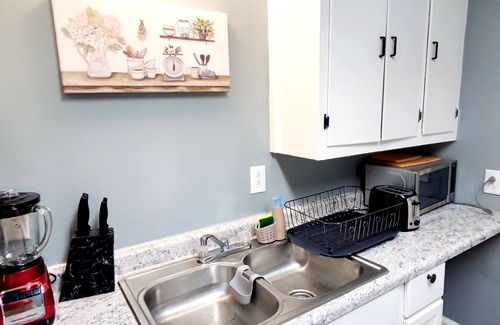 Near Eastside House | Clean/Cozy Studio 2-Near DT Indianapolis/Queen Bed