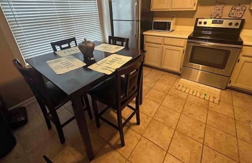 Southaven House | Clean/Cozy Townhouse near Memphis/ Lander's Ctr