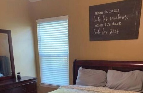 Southaven House | Clean/Cozy Townhouse near Memphis/ Lander's Ctr