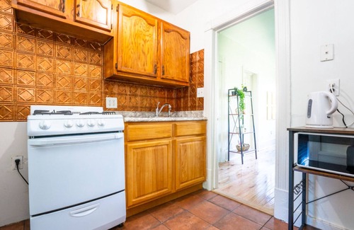 Bedford-Stuyvesant House | Clean & Elegant 2br Apt In A Brownstone Home