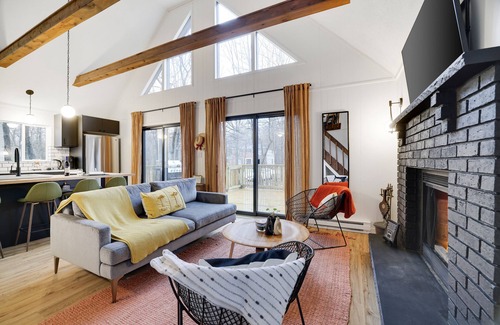 Long Pond Ski Chalet | Clean Fresh Bright and Beautiful Chalet for Year Round Fun!