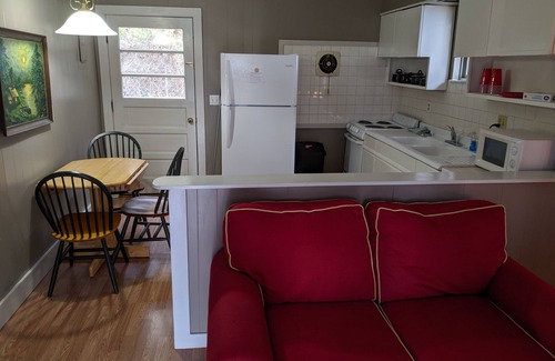 Cadiz Cabin | Clean, full kitchen, stand alone cabin