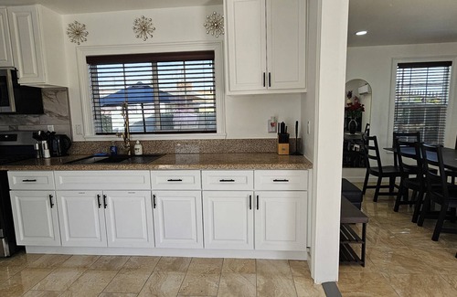 North Long Beach House | Clean, Gym, Great for Cruise Line & Convention Ctr. Lots of Parking.n