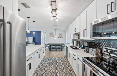 Venice Gardens House | CLEAN! Heated Pool! Close Beaches! Pet OK! CLEAN!