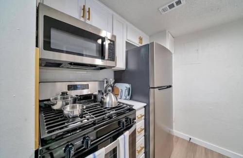 Hyde Park Apartment | Clean & modern close to Hospitals