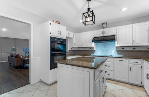 North Richland Hills House | Clean, modern, luxury 4 bed room home on the water with pingpong table/Smart TVs