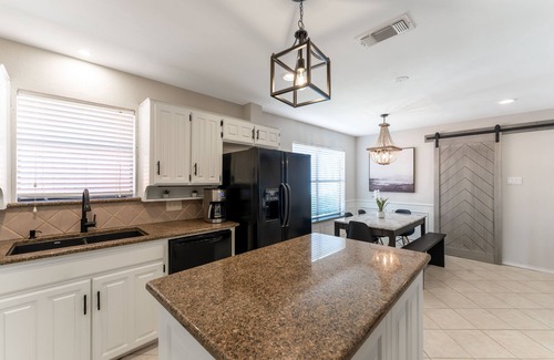 North Richland Hills House | Clean, modern, luxury 4 bed room home on the water with pingpong table/Smart TVs