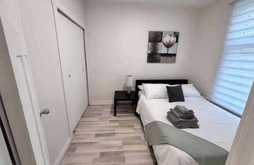 De Lorimier Condo | Clean, modern, newly renovated 2 BD condo in the heart of Plateau Mont-Royal