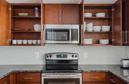 Mount Vernon Triangle Apartment | Clean Mount Vernon 1BR w/Pool & Gym, near Metro & Arena, by Blueground