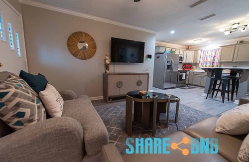 Sherwood House | Clean, Pet Friendly, Remote Work Home between LR & LRAFB