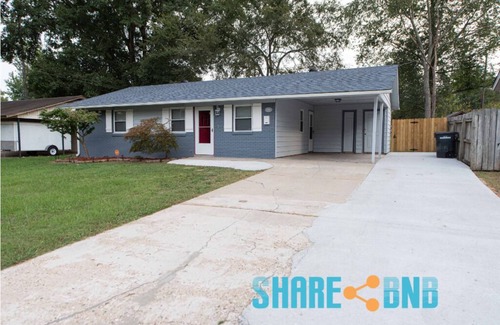 Sherwood House | Clean, Pet Friendly, Remote Work Home between LR & LRAFB