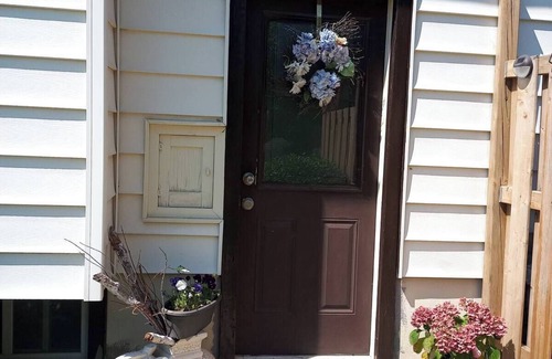 St. Catharines Apartment | Clean, Private Room with Private Entrance - close to amenities, on bus routen