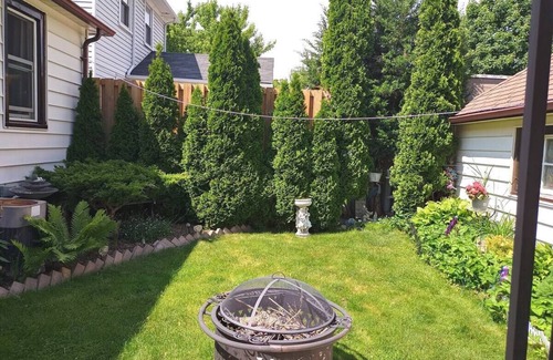 St. Catharines Apartment | Clean, Private Room with Private Entrance - close to amenities, on bus routen