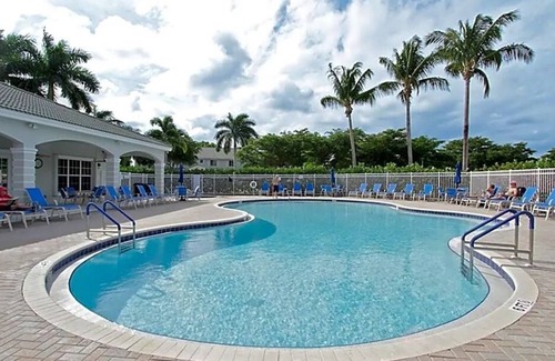 Heritage Palms Condo | Clean, Quiet, Close to beach, Heated pool & covered Lanai with attached garage