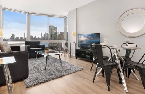 Hudson Exchange Apartment | Clean & Spacious 1BR | Work Remote | Free WiFi & Kitchen | Near PATH