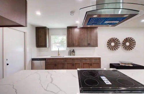 North Austin Civic Association House | Clean & Spacious 3 miles from Domain & Q2 Stadium