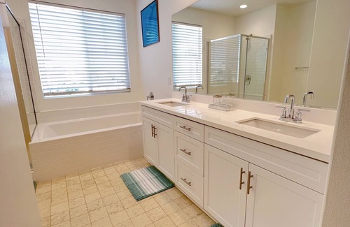 Ontario House | Clean& Spacious family home