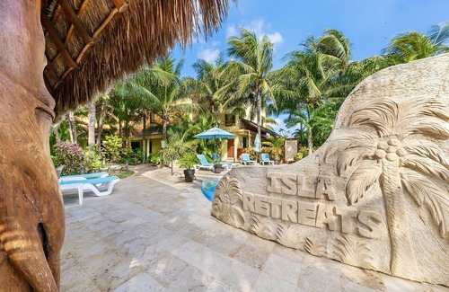 Colonia Salina Chica Villa | Clean, upscale, adult-only villas at Isla Retreats in a tropical oasis!