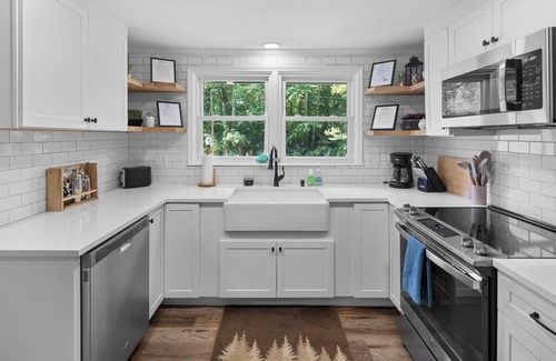 Hendersonville House | Clear Creek Retreat - Pet Friendly, King Bed, Hot Tub, Game Room, Fire Pit