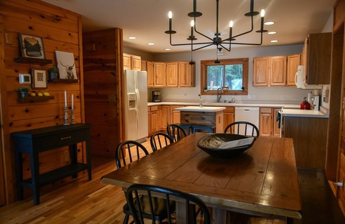 Tomahawk Cabin | Clear Lake Cabin & Sandy Beach close to Tomahawk