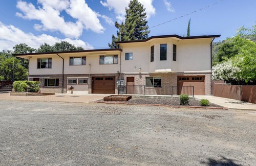 Clear Lake Apartment | Clear Lake Getaway w/Pool Access, Near Beaches!