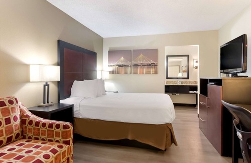Independence Hotel | Clear View Inn Independence