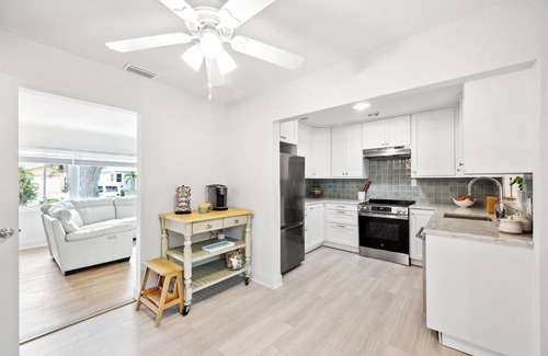 Bay Esplanade House | Clearwater Beach Oasis 2 Blocks to White Sand Beach