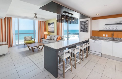 Clearwater Beach Apartment | Clearwater Beach prime location with private access to beach
