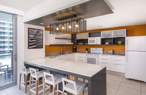 Clearwater Beach Apartment | Clearwater Beach prime location with private access to beach