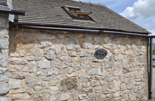 Matlock House | Clematis Cottage