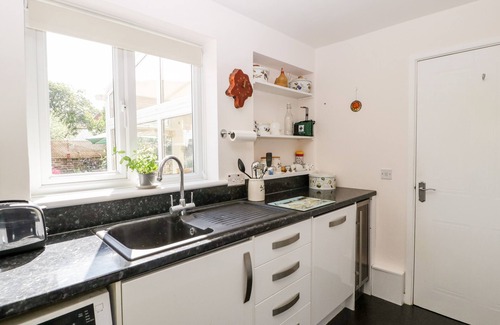 Dorchester Cottage | CLEMATIS HOUSE, family friendly, with a garden in Dorchester
