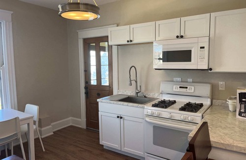 Norwood House | Cleneay #2, Private 3 Bed near Xavier & Downton