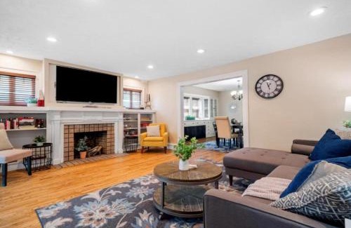 Cleveland House | Cleveland 3 Bedroom, 10 Mins to Downtown