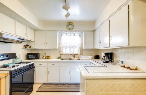 Cleveland House | Cleveland Heights Home w/Sunroom: Park Across St!
