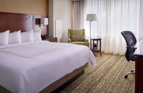 Downtown Cleveland Hotel | Cleveland Marriott Downtown at Key Tower
