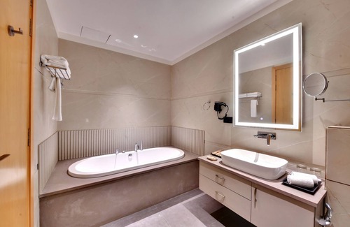 Ranjit Avenue Hotel | Click Collection Amritsar