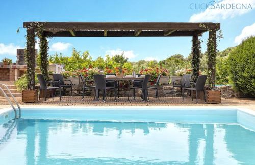 Alghero Villa | ClickSardegna Villa Emanuel ad Alghero con Vista mare spettacolare, piscina indipendente per 8 persone