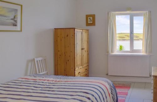 St Brides House | Cliff Cottage - Uk43207