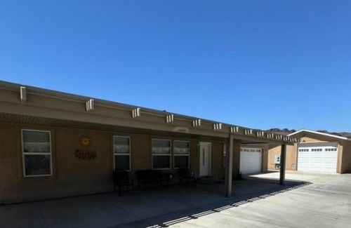 Parker Strip House | Cliff Hanger, River access with dock