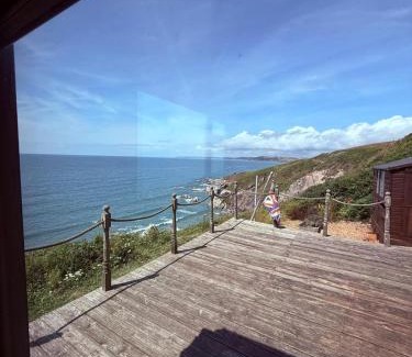 Freathy Ski Chalet | Cliff top chalet with stunning ocean views