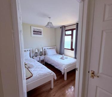 Freathy Ski Chalet | Cliff top chalet with stunning ocean views