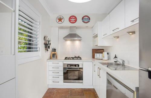 North Curl Curl Apartment | Cliff Top Hideaway - Ocean Views