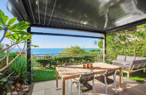 North Curl Curl Apartment | Cliff Top Hideaway - Ocean Views