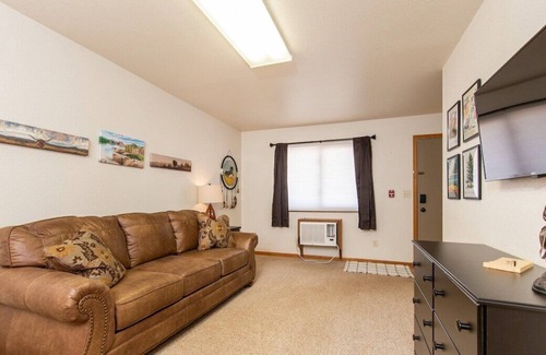 Rimrock Apartment | *Cliff View Apts #3*King Bed*Private Balcony*