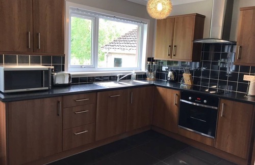 Perth House | Cliff View, Free Parking, Free WiFi,